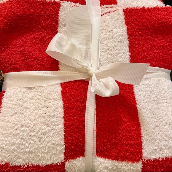 Blanket Red & White Checkerboard Throw
Blanket Cozy Blankets 50” x 60” NEW - Picture 7 of 16